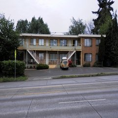 18 Seattle Ballard Motel Style Apartment With Parking In Front - Karbonix