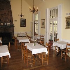 Amazing Modern Dining Room Chandeliers Over Adorable Dining Table - Karbonix