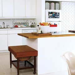 Antique Apartment Kitchen Interior Idea In Canada With Pop Art - Karbonix