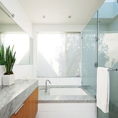 Architecture Modern Luxurious Bathroom With White Tones And - Karbonix