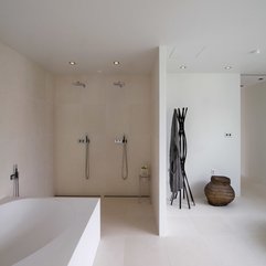 Area Near Bathtub White Shower - Karbonix