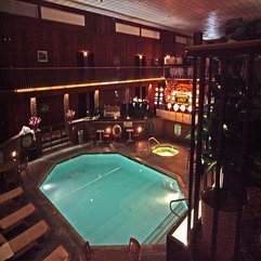 Bar And Lounge Indoor Pool - Karbonix