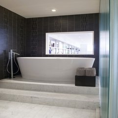 Bathtub Black Bathroom Wall Under Glazed Window White Oval - Karbonix