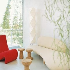 Beach House Living Room With Cream White Curved Contemporary Sofa - Karbonix