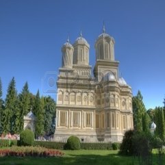 Beautiful Orthodox Monastery In Romania With Beautiful - Karbonix