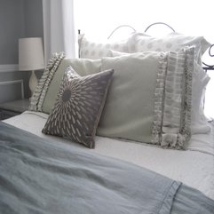 Bed Shinny Pillows Design Idea - Karbonix