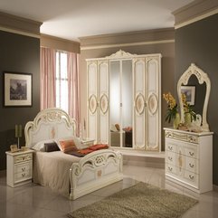 Bedroom Design With Wood Furniture Antique Brown Colors - Karbonix