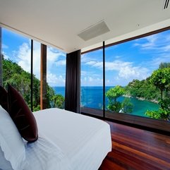 Bedroom Overlooking Beautiful Natural View Through Glass Wall White Bed - Karbonix