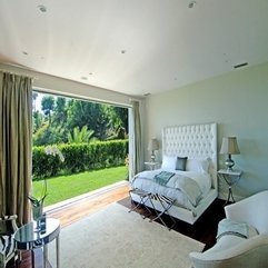Bedroom With Curtawhite Modern - Karbonix
