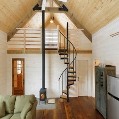 Bedroom With Curved Staircase Mountacabin - Karbonix