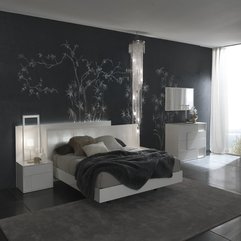 Bedroom With Gray Accent Wall Art - Karbonix