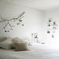 Bedroom With Simple Wall Decoration Elegance - Karbonix