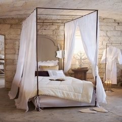 Bedroom With White Curtain Elegance - Karbonix