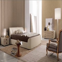 Beige Modern Art Deco Bedroom With Classy Wall Decoration White And - Karbonix