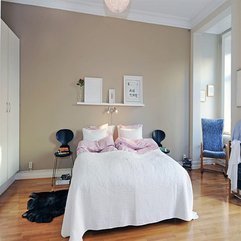 Big Bedroom With Brown Wallpaper In Modern Style - Karbonix