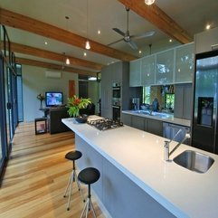 Black And White Accent Kitchen Space - Karbonix