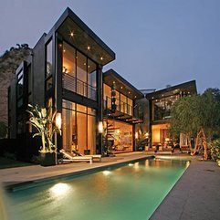 Black Cube Glass House And Beautiful Garden Lighting Magnificent Pool - Karbonix