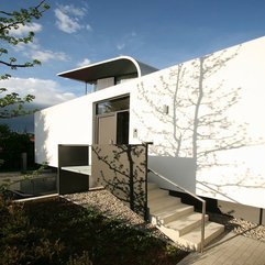 Black Steel Fences For Entering The Home White Stairs - Karbonix