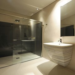 Black Washbasunder Mirror Near Shower Area With Glazed Wall White Striped - Karbonix