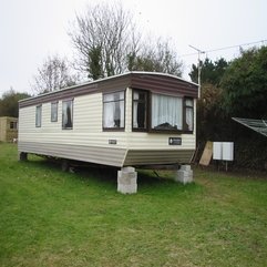 Breathtaking Mobile Homes With Modular Concept At Green Grass Yard - Karbonix