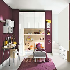 Calm Maroon Wall Decor Kids Bedroom - Karbonix