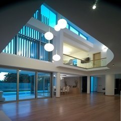 Chandelier Hanging On Living Room Ceiling Rounded White - Karbonix