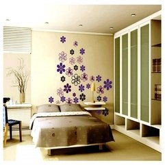 Charming Bedroom Design With Flower Wall Decal And Comfy Brown Bed - Karbonix