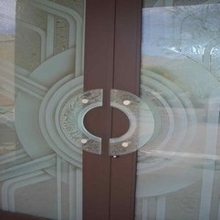 Circlet Pattern For Glass Doors Complete With Posh Door Handle Looks Elegant - Karbonix