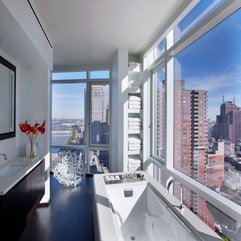 City View Through Glass Window White Bathtub - Karbonix