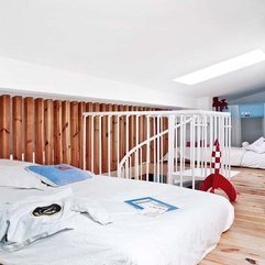 Comfort White Bedroom Paint With Wooden Wall Design - Karbonix