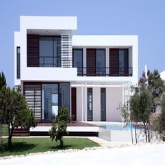 Contemporary Bright White Residence With Plants Yard Two Level - Karbonix
