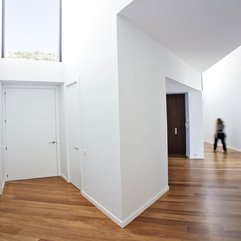 Corner Inside With Wooden Door View White Home - Karbonix
