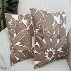 Couches With Flower Pattern Decorative Pillows - Karbonix