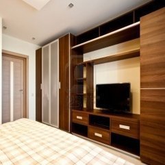 Cozy Bedroom Design With Tv And Wardrobes Omsync - Karbonix