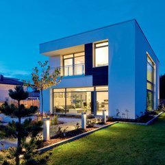 Cube House Green Garden And Exotic White Stone Wall Also Lamp Garden Luxury Minimalist - Karbonix