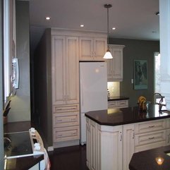 Dark Floors And Cabinets White Kitchens - Karbonix