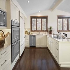 Dark Floors And Rattan Basket Kitchens - Karbonix