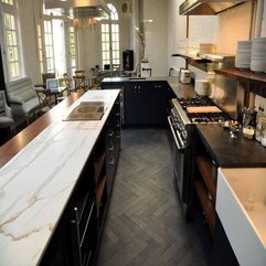 Dark Floors And Wooden Shelves Kitchens - Karbonix