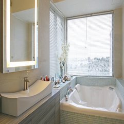 Design With White Bathtub Luxury Bathroom - Karbonix
