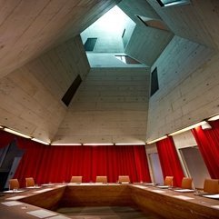 Desk Chairs Of Conference Room In Glazed Roof Top Wooden - Karbonix