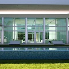 Door With Inside Bakcground Viewed From Infinity Pool Transparent Glazed - Karbonix