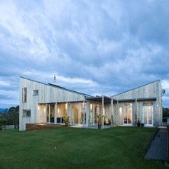 Elegant Barn Style Architecture ByTennant Amp Brown - Karbonix