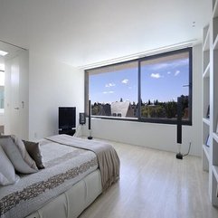 Elegant Bedroom With Flat Screen Tv And Glasses Window Modern - Karbonix