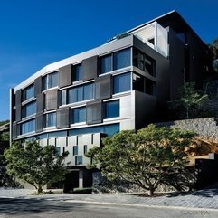 Equipped With Grey And Glazed Wall Finishing Luxurious Residence - Karbonix
