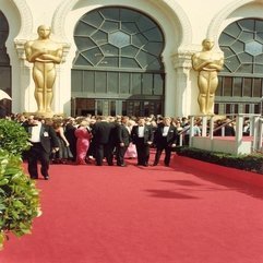 File 1988 Academy Awards Red Carpet JPG Wikimedia Commons - Karbonix