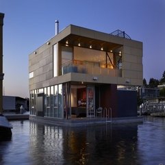 Floating Home On The Lake Two Level - Karbonix