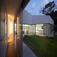 Green Courtyard View Through Glazed Sliding Door Home Hallway - Karbonix
