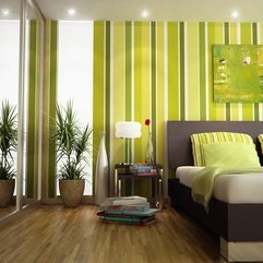 Green Retro Interior Style For Bedroom With Bold Striking Stripes - Karbonix