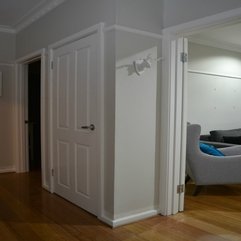Hallway Brilliantly White - Karbonix