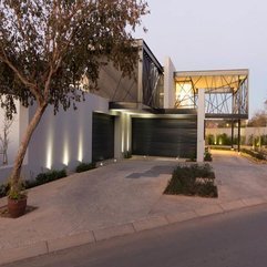 Home With Black Garage Door Stunning Modern - Karbonix